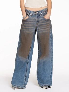 Super Baggy Wide Leg Jean
MISS ME